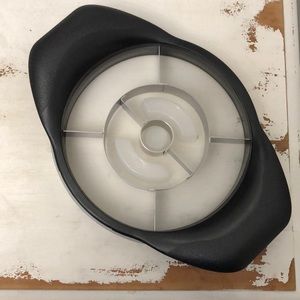 Pampered Chef pineapple wedger with cover